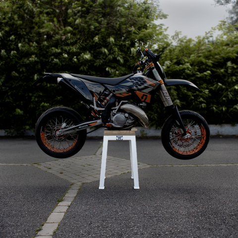 “RIG” motorcycle stool