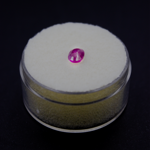 Rubis de Madagascar : 0,68 carat, couleur rare violet/rose